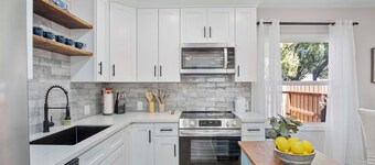 Lavish Living Retreat - Modesto, CA