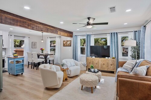 Lavish Living Retreat - Modesto, CA