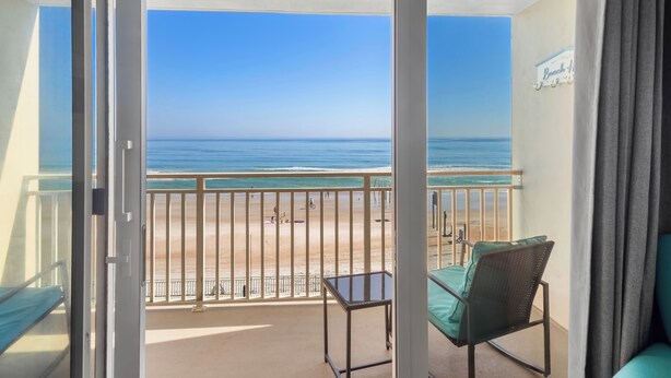 A balcony with a view of the beach and ocean. - Amazing Ocean Front Property on Daytona Beach with amazing views & full kitchen (Daytona Beach)