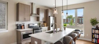 Slofax Place - Modern 2 Bedroom Townhome in Sloans Lake Denver