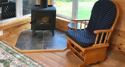 Secluded Tiny Cabin Screened Porch Sleeps 4 - Goshen Springs Getaway