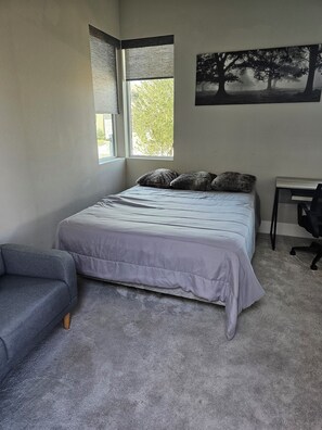 1 bedroom, desk, iron/ironing board, WiFi