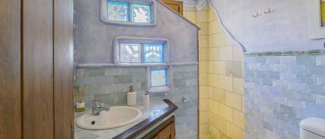 Dusch, hårtork och handdukar