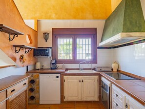 Frigorifero, microonde, forno, lavastoviglie