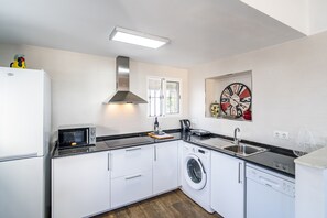 Fridge, microwave, dishwasher, coffee/tea maker