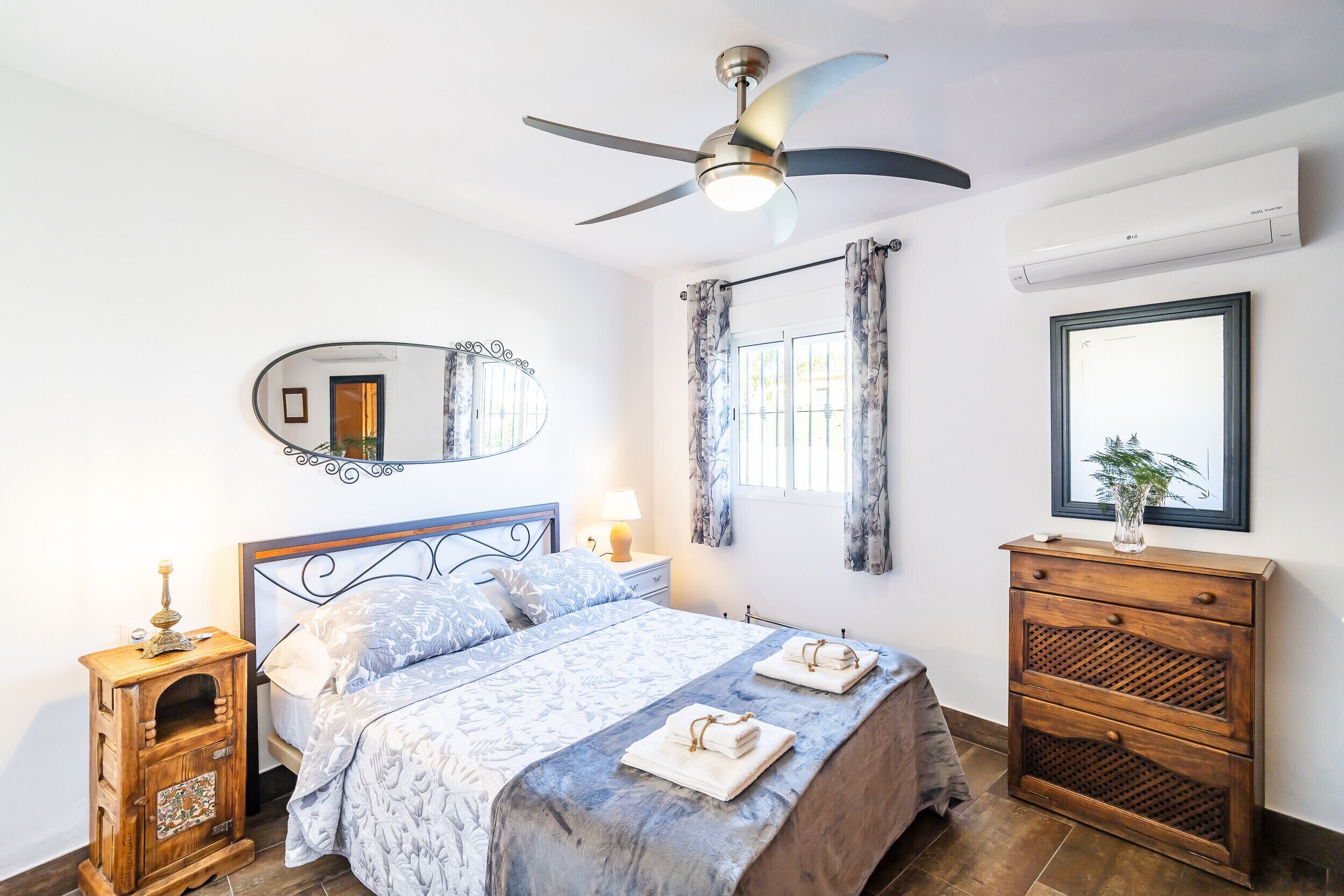 2 chambres, fer et planche à repasser, Wi-Fi gratuit, draps fournis