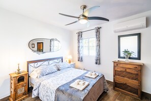 2 chambres, fer et planche à repasser, Wi-Fi gratuit, draps fournis