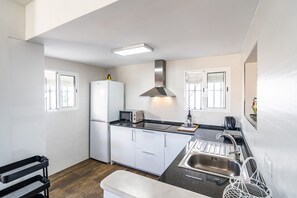 Fridge, microwave, dishwasher, coffee/tea maker