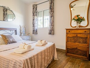 2 bedrooms, iron/ironing board, free WiFi, bed sheets