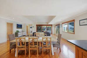 Dining - Spacious four bedroom central house | sleeps 8 (Warrnambool)