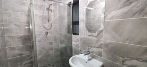 Shower, hair dryer, towels, soap - This property is no longer available on this platform. Please do not book. (Windhoek)