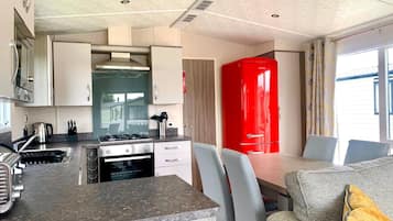 Ferienhaus | Eigene Küche | Kühlschrank, Mikrowelle, Ofen, Herdplatte