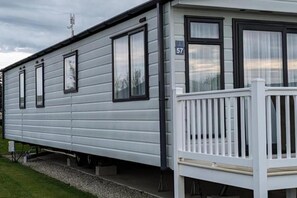 Exterior - Coastal Retreat, Sleeps 6 - Near Beach w Parking (Bude)