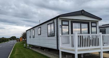 Bude Coastal Retreat - 3 Bedroom Holiday Home