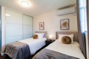 3 bedrooms, iron/ironing board, WiFi, bed sheets