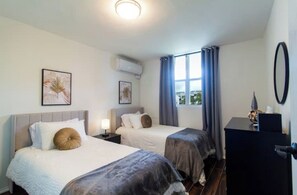 3 chambres, fer et planche à repasser, Wi-Fi, draps fournis