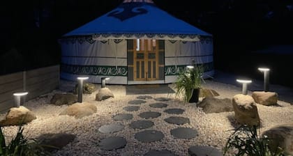 "Everybody Yurt's" - Hot Tub with Views