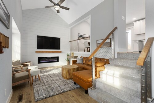 Picture perfect modern farmhouse getaway on enchanting 7 acres in Holt