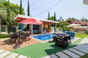 Outdoor dining - Lovely bungalow with WiFi in Chapala Haciendas (Chapala Haciendas)