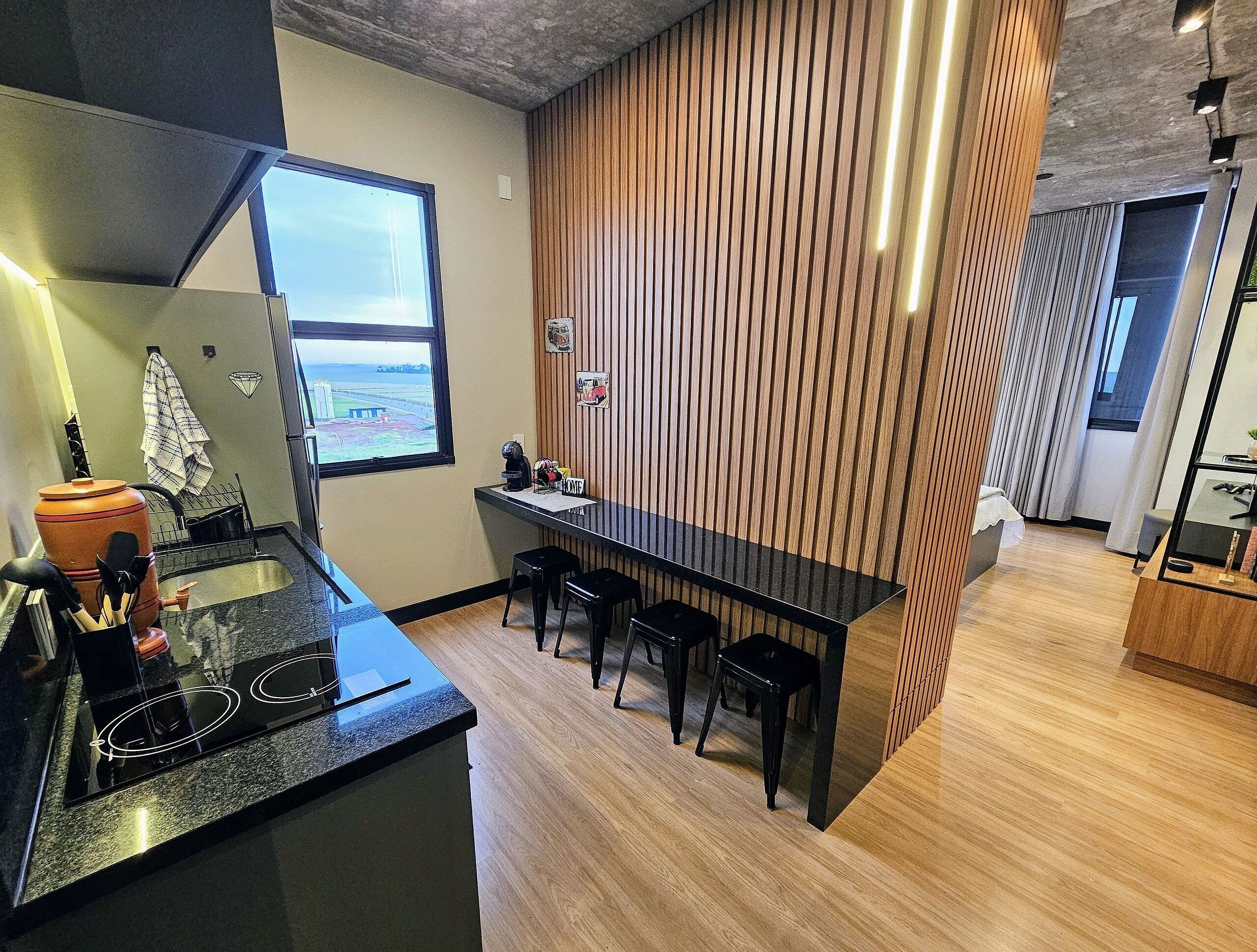 Suite | Cocina privada | Frigorífico, microondas, placa de cocina y utensilios de cocina