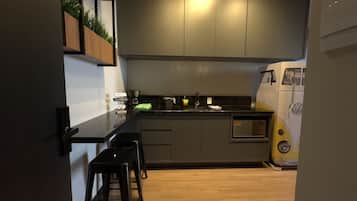 Comfort Apartment | Private kitchen | Fridge, microwave, stovetop, cookware/dishes/utensils