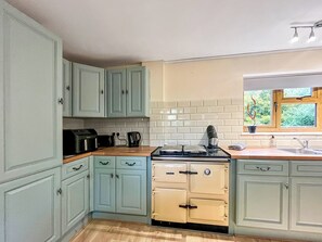 Cookware/dishes/utensils