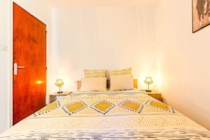 1 Schlafzimmer, Schreibtisch, Bügeleisen/Bügelbrett, Reisekinderbett