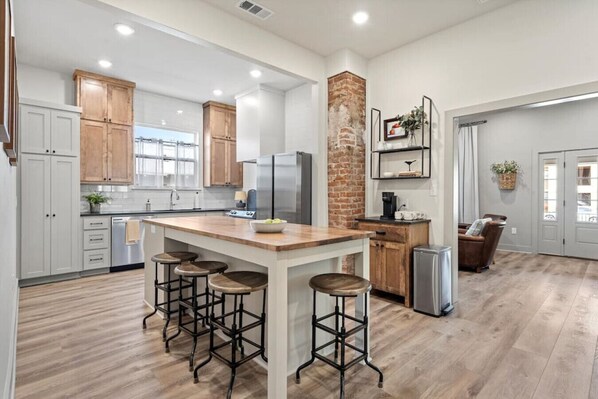 Fridge, microwave, oven, dishwasher