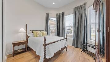 4 bedrooms, iron/ironing board, travel cot, free WiFi