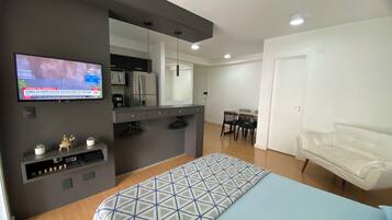 1 quarto, escrivaninha, Wi-Fi de cortesia, roupa de cama