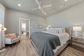 3 bedrooms, desk, iron/ironing board, travel crib