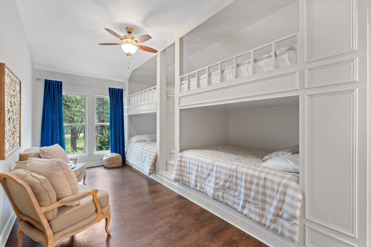 4 makuuhuonetta, silitysrauta/-lauta, vauvan matkasänky, ilmainen Wi-Fi