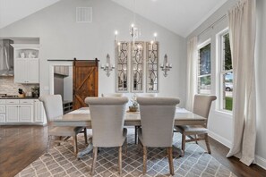 Dining - Ruby Dell Ranch - Just 10 mins from downtown Waco! (Waco)