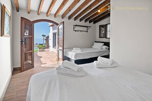 4 bedrooms, iron/ironing board, free WiFi, bed sheets