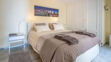 2 slaapkamers, een strijkplank/strijkijzer, gratis wifi, beddengoed