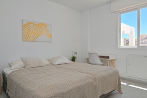 2 chambres, fer et planche à repasser, Wi-Fi gratuit, draps fournis
