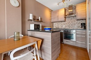 Refrigerador, microondas, horno, lavavajillas