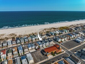 Beach nearby, sun loungers, beach towels