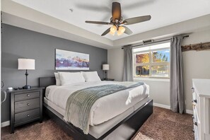 3 bedrooms, desk, travel crib, free WiFi