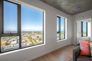 Interior - Grand Port Phillip Bay Views - Amazing Apartment (Southbank)