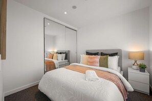 2 chambres, fer et planche à repasser, Wi-Fi, draps fournis
