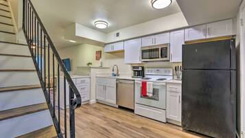 Fridge, oven, dishwasher, coffee/tea maker