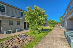 Exterior - Homey 2BR Queen Beds in Little Rock! Ideal Location with AC, WIFI (Little Rock)