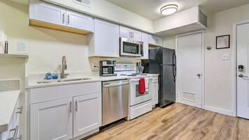 Fridge, oven, dishwasher, coffee/tea maker