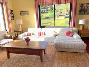 Living area - House, exceptional environment, 7 bedrooms, Urrugne, 7 mn from st Jean de Luz (Urrugne)
