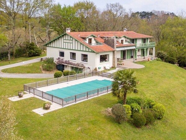 Exterior - House, exceptional environment, 7 bedrooms, Urrugne, 7 mn from st Jean de Luz (Urrugne)