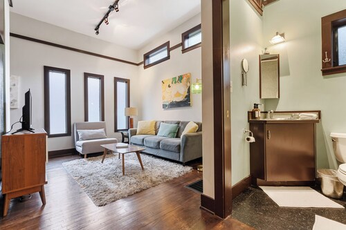 Cozy Capitol Hill Cottage