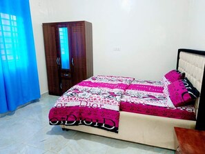 1 bedroom, WiFi, bed sheets