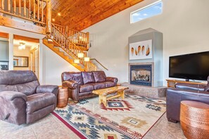 TV, fireplace
