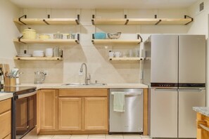 Mikrowelle, Ofen, Herdplatte, Geschirrspüler